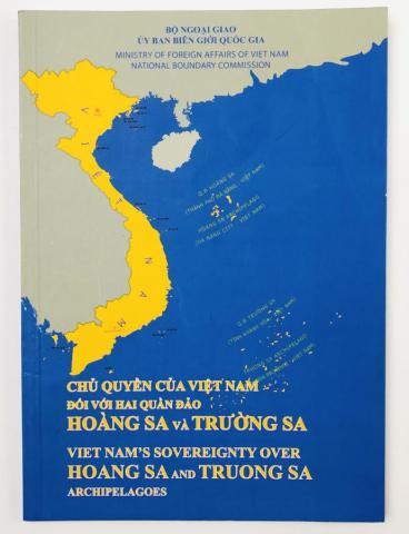 [ ]: Vietnam's sovereignty over Hoang SA and Truong SA (        )